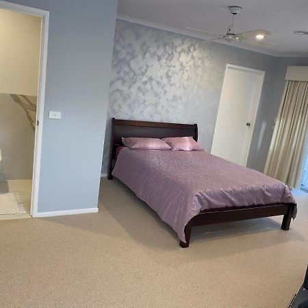 Guest Ensuite 7 Minutes From Airport Melburne Exterior foto