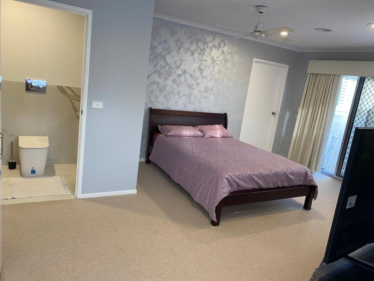 Guest Ensuite 7 Minutes From Airport Melburne Exterior foto