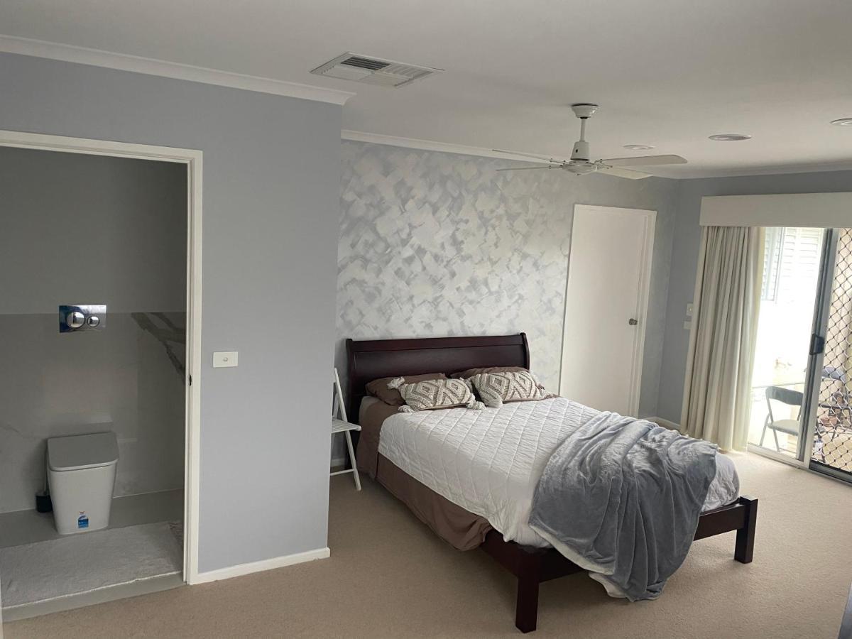 Guest Ensuite 7 Minutes From Airport Melburne Exterior foto